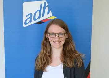 Johanna Kreutzer unterstützt adh-Geschäftsstelle