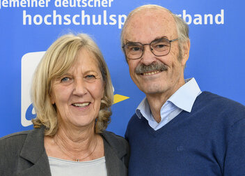 Prof. Lothar Bösing und Martina Rost zu Ehrenmitgliedern des adh ernannt